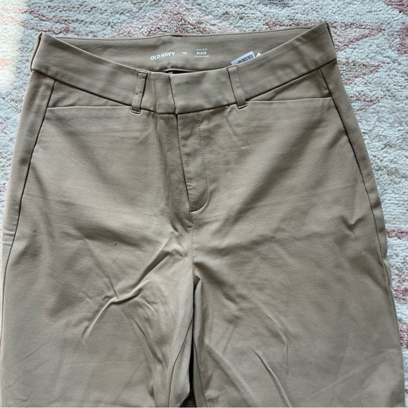 Old Navy Khaki Women’s High Rise Pixie Never Fade Pants size 10 - Picture 3 of 5